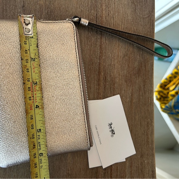 Coach Corner Zip Wristlet Gold new - Picture 4 of 5